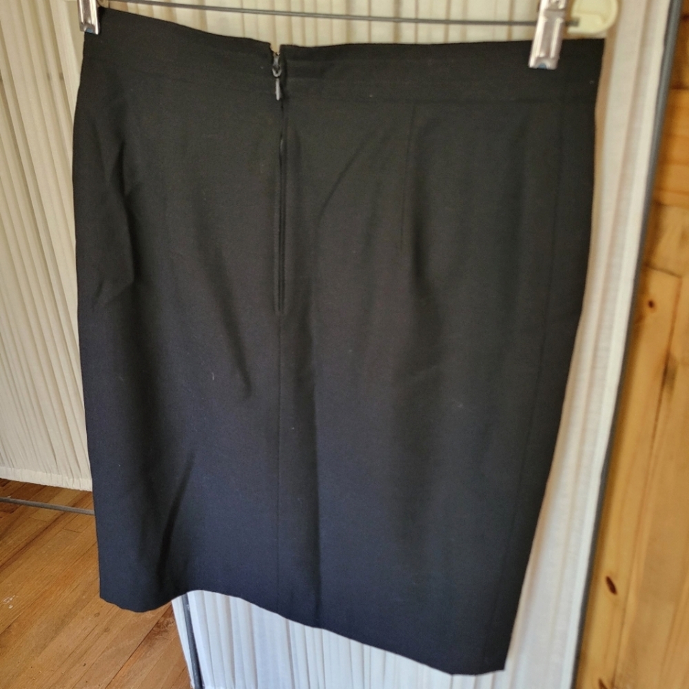 100% wool Italian made black skirt Size 12